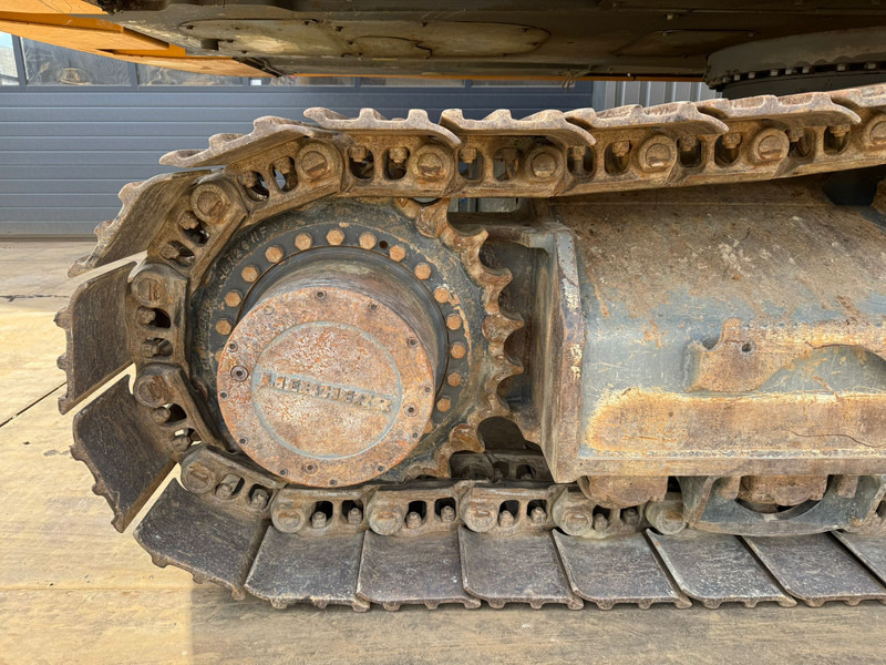 Crawler excavator Liebherr R946 LC: picture 11