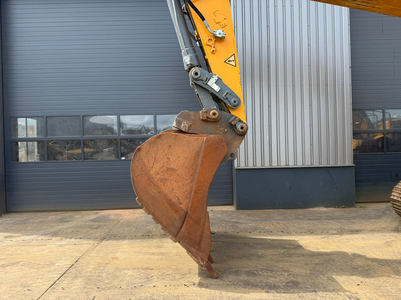 Crawler excavator Liebherr R946 LC: picture 15