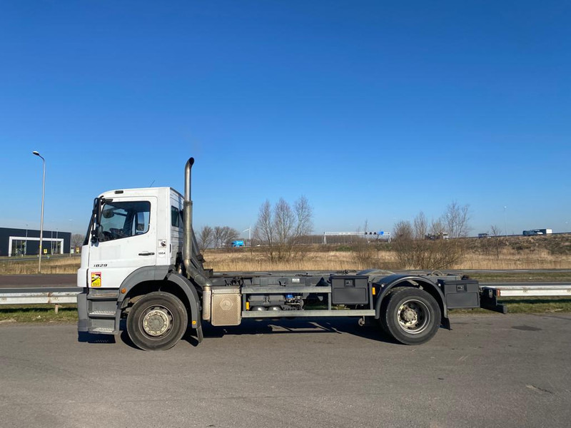 MERCEDESBENZ AXOR 1829 4x2 chassis cab - Cab chassis truck: picture 3 MERCEDESBENZ AXOR 1829 4x2 chassis cab - Cab chassis truck: picture 3