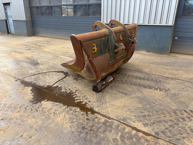 Verachtert Vleugelbak - Bucket: picture 3 Verachtert Vleugelbak - Bucket: picture 3