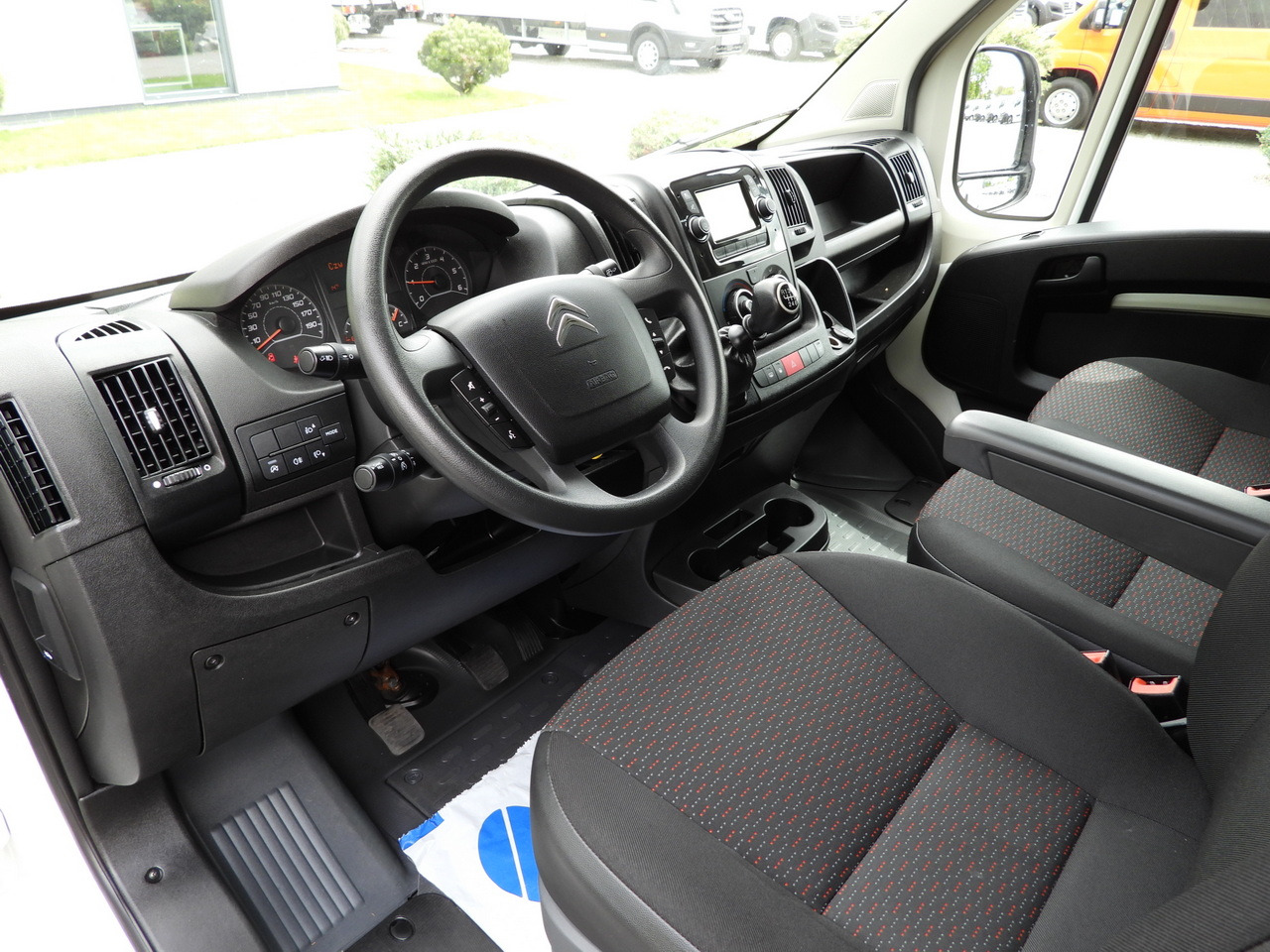 CITROEN JUMPER BOX LIFT 8 PALLETS CRUISE CONTROL NAVIGATION AIR CONDITIONING 165HP - Refrigerated van: picture 2 CITROEN JUMPER BOX LIFT 8 PALLETS CRUISE CONTROL NAVIGATION AIR CONDITIONING 165HP - Refrigerated van: picture 2