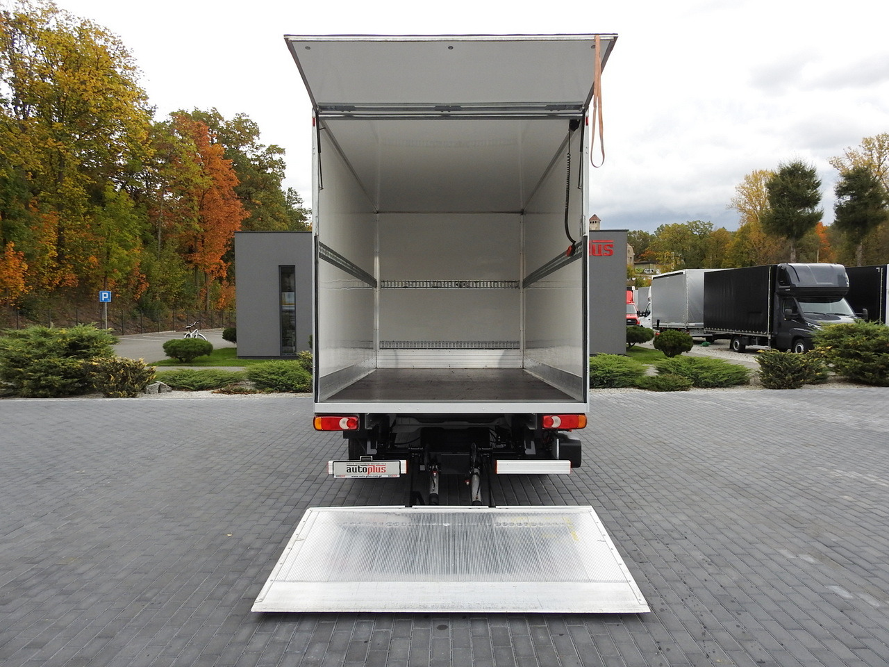 Refrigerated van FIAT DUCATO BOX LIFT 8 PALLETS CRUISE CONTROL NAVIGATION AIR CONDITIONING LED LIGHTS  130HP: picture 11 Refrigerated van FIAT DUCATO BOX LIFT 8 PALLETS CRUISE CONTROL NAVIGATION AIR CONDITIONING LED LIGHTS  130HP: picture 11