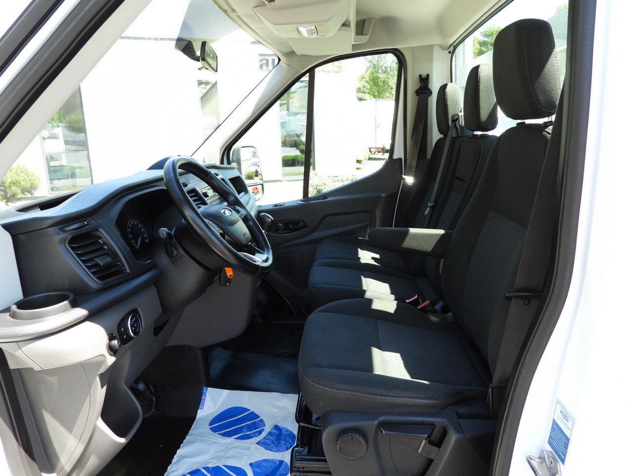 Flatbed van FORD TRANSIT  STAKE BODY 10 PALLETS CRUISE CONTROL LED LIGHTS PNEUMATICS AIR CONDITIONING  160HP: picture 25