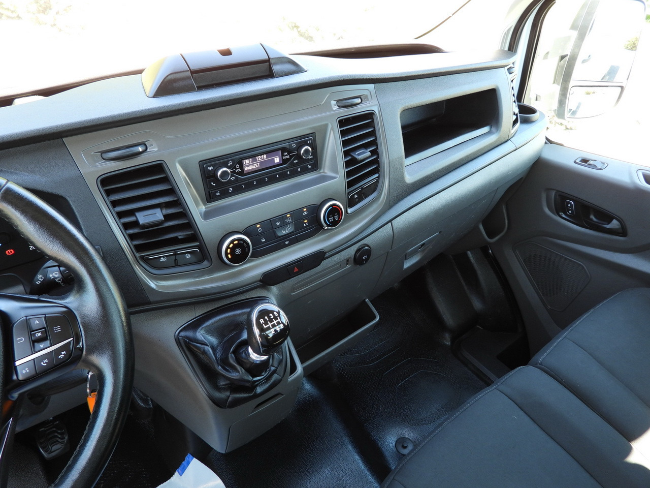 Flatbed van FORD TRANSIT  STAKE BODY 10 PALLETS CRUISE CONTROL LED LIGHTS PNEUMATICS AIR CONDITIONING  160HP: picture 29