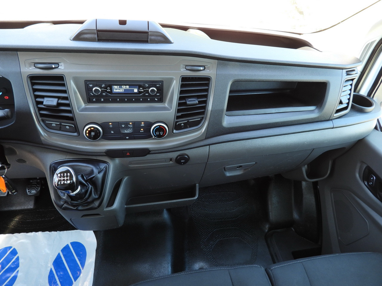 Flatbed van FORD TRANSIT  STAKE BODY 10 PALLETS CRUISE CONTROL LED LIGHTS PNEUMATICS AIR CONDITIONING  160HP: picture 28