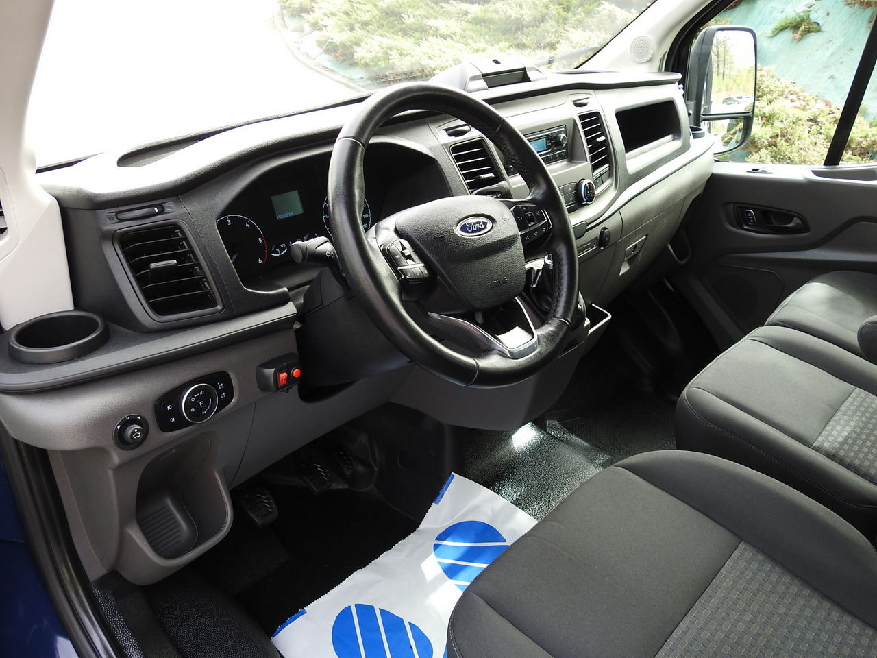 FORD TRANSIT STAKE BODY DOUBLE CABIN DOKA 7 SEATS CRUISE CONTROL AIR CONDITIONING LED LIGHTS  130HP - Combi van: picture 2 FORD TRANSIT STAKE BODY DOUBLE CABIN DOKA 7 SEATS CRUISE CONTROL AIR CONDITIONING LED LIGHTS  130HP - Combi van: picture 2