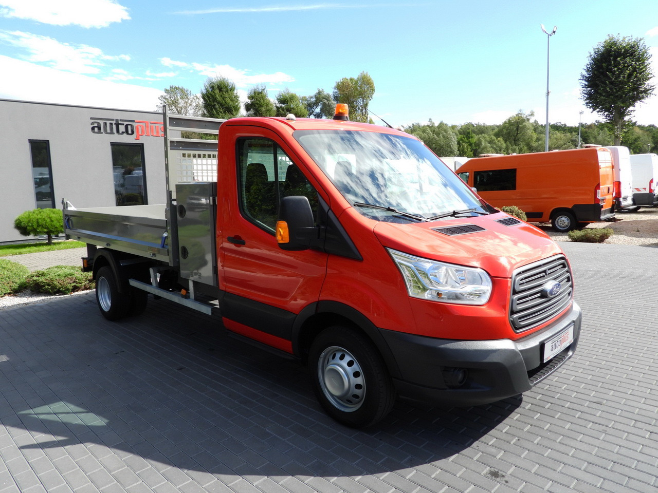 FORD TRANSIT TIPPER CRUISE CONTROL LED LIGHTS TWIN WHEELS AIR CONDITIONING  170HP - Tipper van: picture 4 FORD TRANSIT TIPPER CRUISE CONTROL LED LIGHTS TWIN WHEELS AIR CONDITIONING  170HP - Tipper van: picture 4
