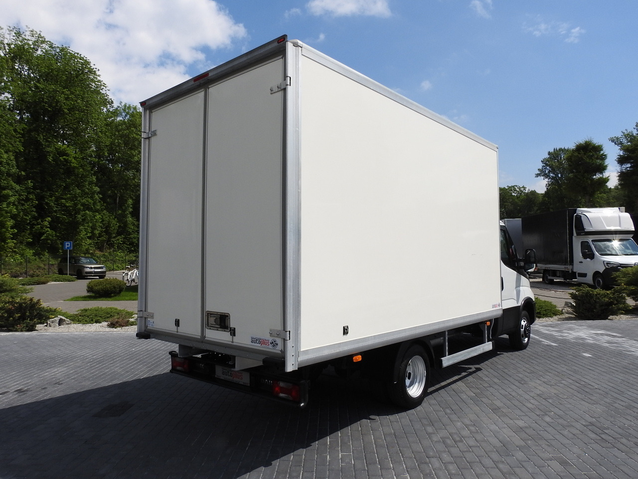 IVECO DAILY 35S14 8 PALLETS CRUISE CONTROL TWIN WHEELS AIR CONDITIONING 140HP - Box van: picture 3 IVECO DAILY 35S14 8 PALLETS CRUISE CONTROL TWIN WHEELS AIR CONDITIONING 140HP - Box van: picture 3