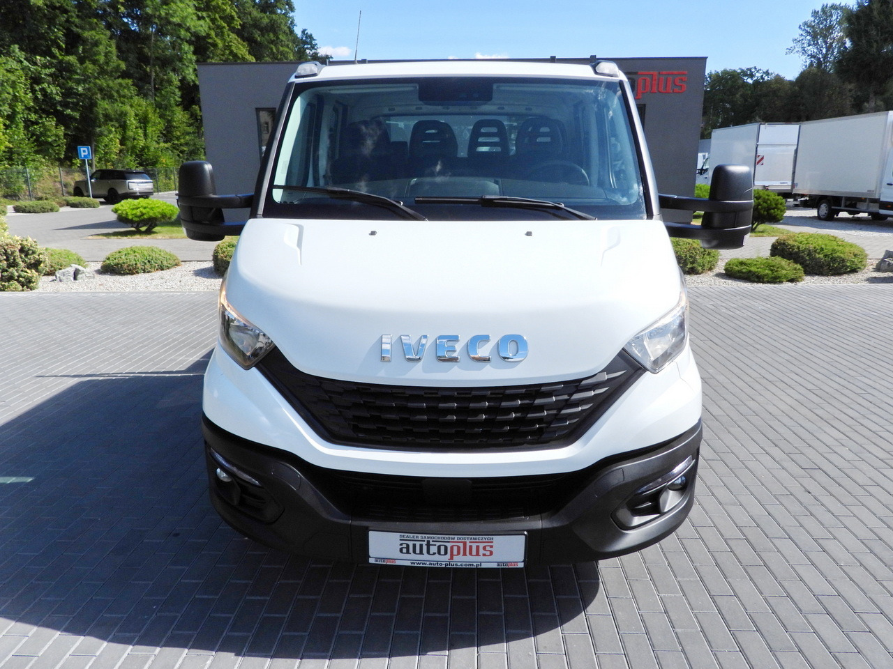 IVECO DAILY 35S14 STAKE BODY DOUBLE CABIN DOKA 7 SEATS CRUISE CONTROL AIR CONDITIONING  135HP - Combi van: picture 5 IVECO DAILY 35S14 STAKE BODY DOUBLE CABIN DOKA 7 SEATS CRUISE CONTROL AIR CONDITIONING  135HP - Combi van: picture 5