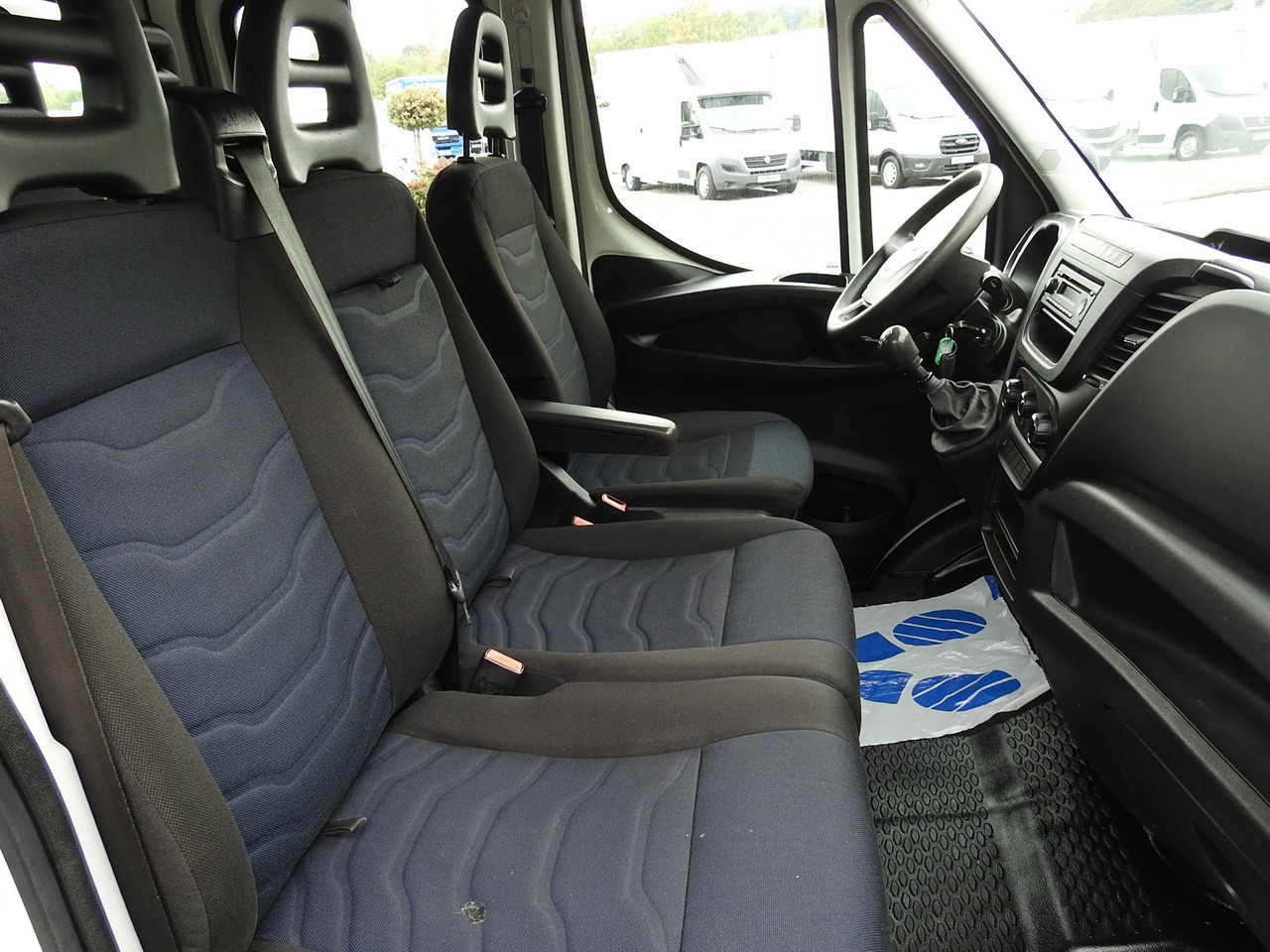 Combi van IVECO DAILY 35S15 STAKE BODY DOUBLE CABIN DOKA 7 SEATS AIR CONDITIONING  150HP: picture 38