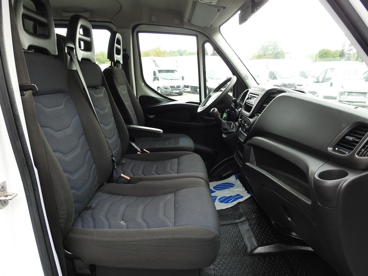 Combi van IVECO DAILY 35S15 STAKE BODY DOUBLE CABIN DOKA 7 SEATS AIR CONDITIONING  150HP: picture 37