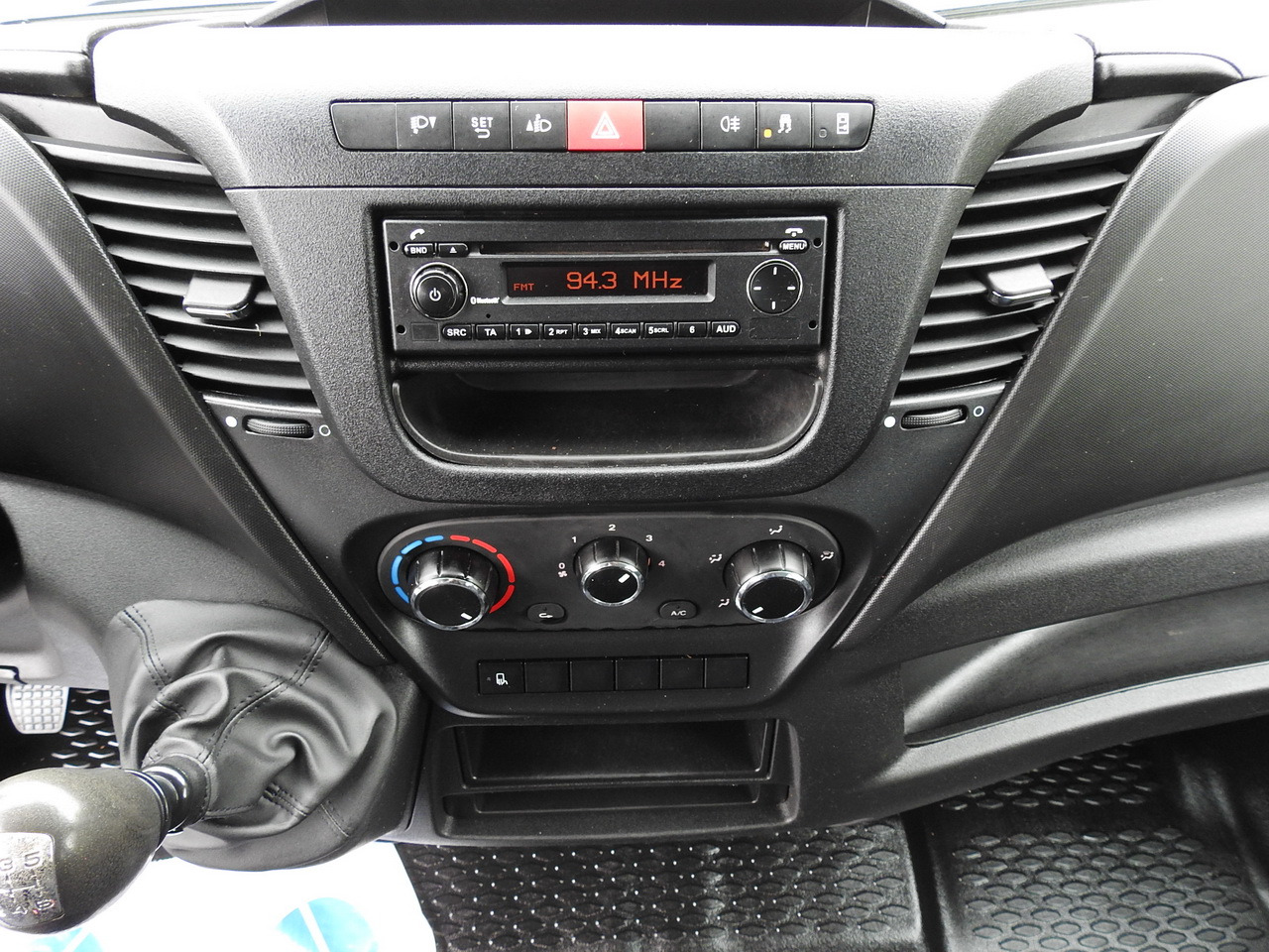 Combi van IVECO DAILY 35S15 STAKE BODY DOUBLE CABIN DOKA 7 SEATS AIR CONDITIONING  150HP: picture 33