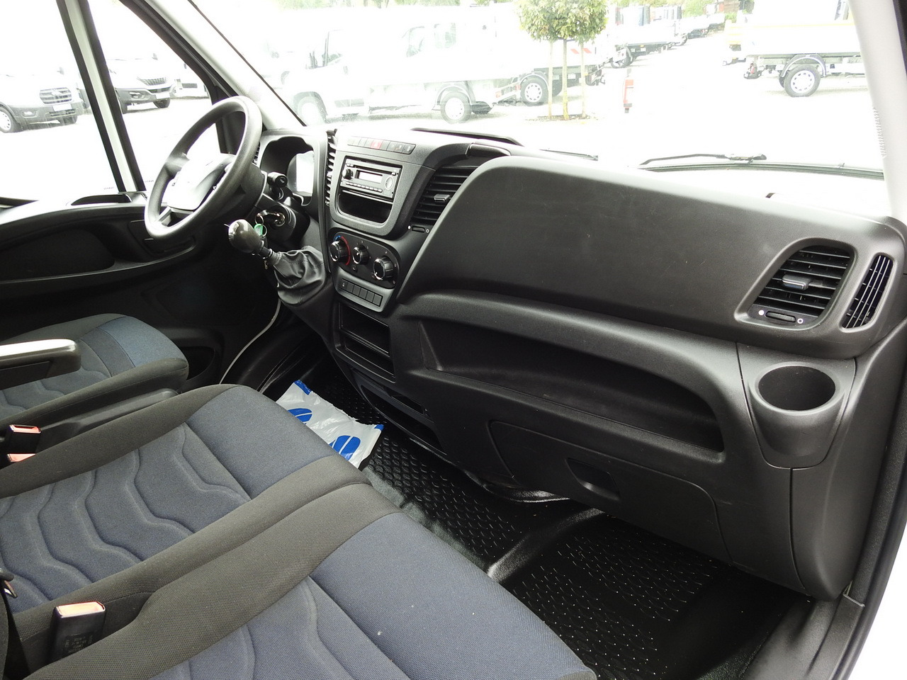 Combi van IVECO DAILY 35S15 STAKE BODY DOUBLE CABIN DOKA 7 SEATS AIR CONDITIONING  150HP: picture 39