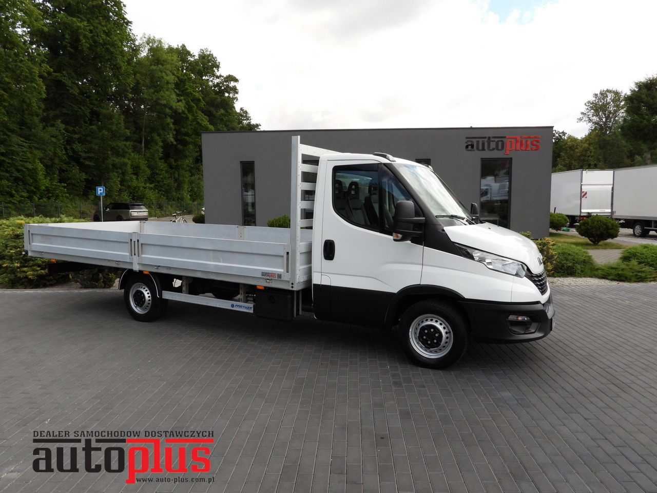 IVECO DAILY 35S16 STAKE BODY 10 PALLETS CRUISE CONTROL AIR CONDITIONING 160HP - Flatbed van: picture 1 IVECO DAILY 35S16 STAKE BODY 10 PALLETS CRUISE CONTROL AIR CONDITIONING 160HP - Flatbed van: picture 1