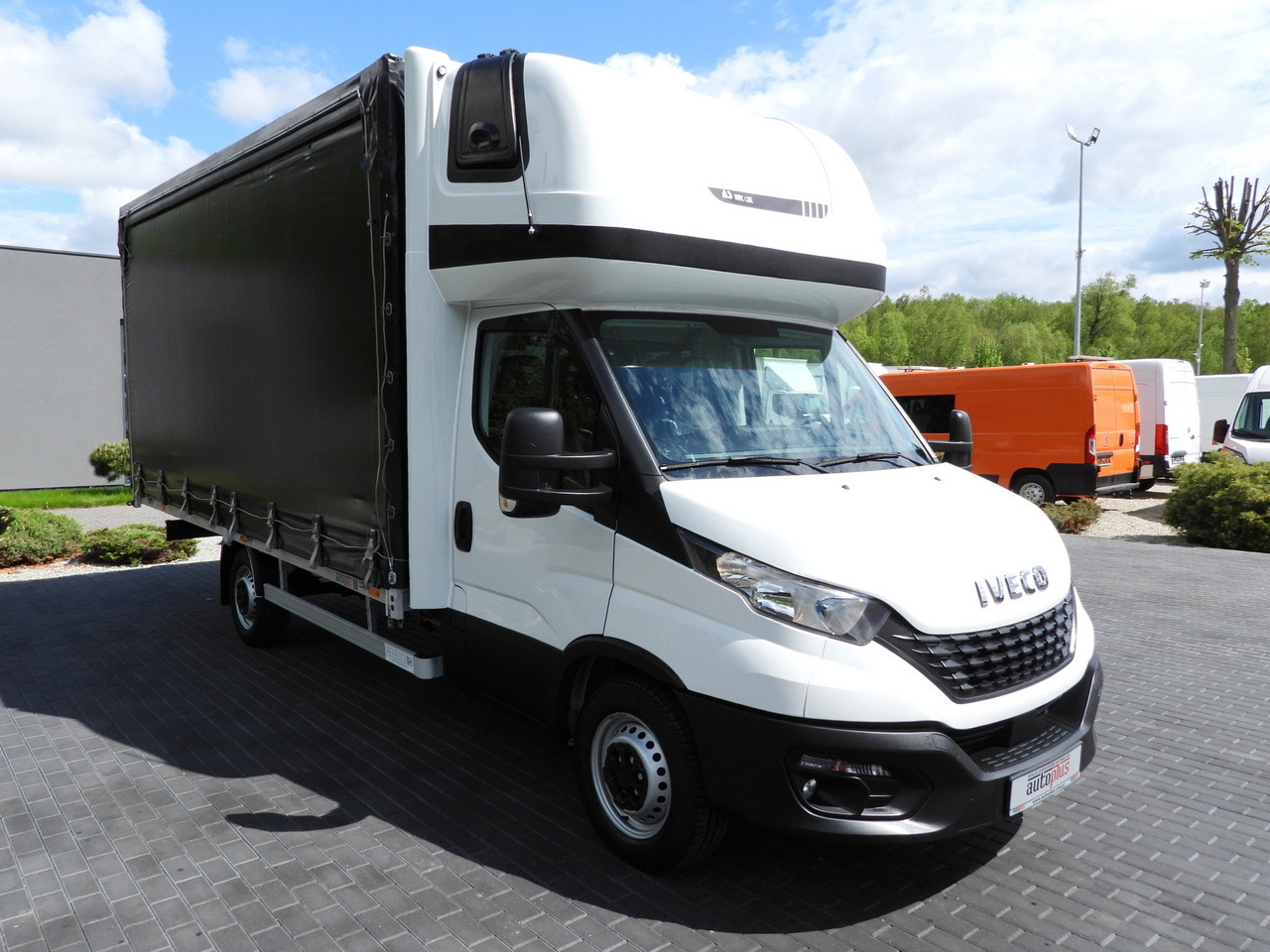 IVECO DAILY 35S18 TARPAULIN 10 PALLETS WEBASTO CRUISE CONTROL AIR CONDITIONING 180HP - Curtain side van: picture 4 IVECO DAILY 35S18 TARPAULIN 10 PALLETS WEBASTO CRUISE CONTROL AIR CONDITIONING 180HP - Curtain side van: picture 4