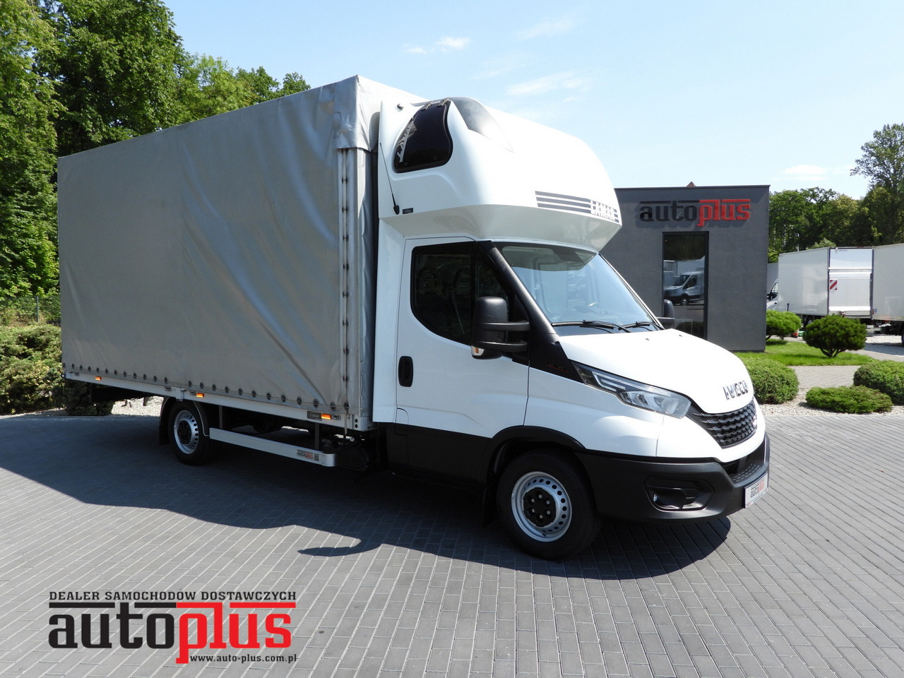 IVECO DAILY 35S18 TARPAULIN 10 PALLETS WEBASTO CRUISE CONTROL LED LIGHTS PNEUMATICS AIR CONDITIONING  180HP - Curtain side van: picture 1 IVECO DAILY 35S18 TARPAULIN 10 PALLETS WEBASTO CRUISE CONTROL LED LIGHTS PNEUMATICS AIR CONDITIONING  180HP - Curtain side van: picture 1
