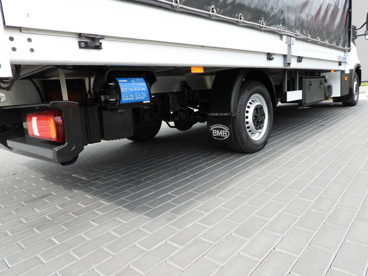 Curtain side van IVECO DAILY 35S18 TARPAULIN LIFT 10 PALLETS WEBASTO CRUISE CONTROL PNEUMATICS AIR CONDITIONING  180HP: picture 17