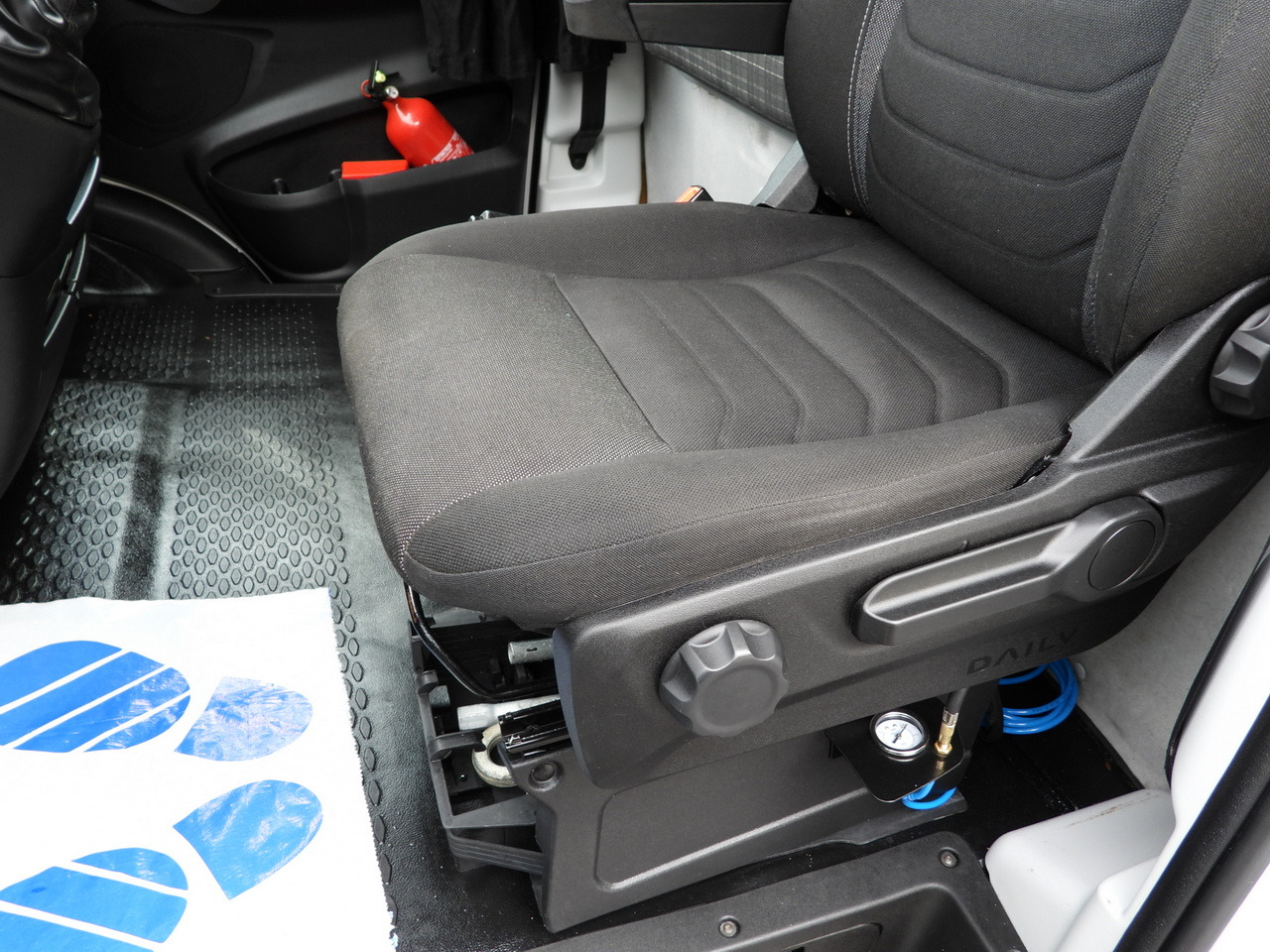 Curtain side van IVECO DAILY 35S18 TARPAULIN LIFT 10 PALLETS WEBASTO CRUISE CONTROL PNEUMATICS AIR CONDITIONING  180HP: picture 34