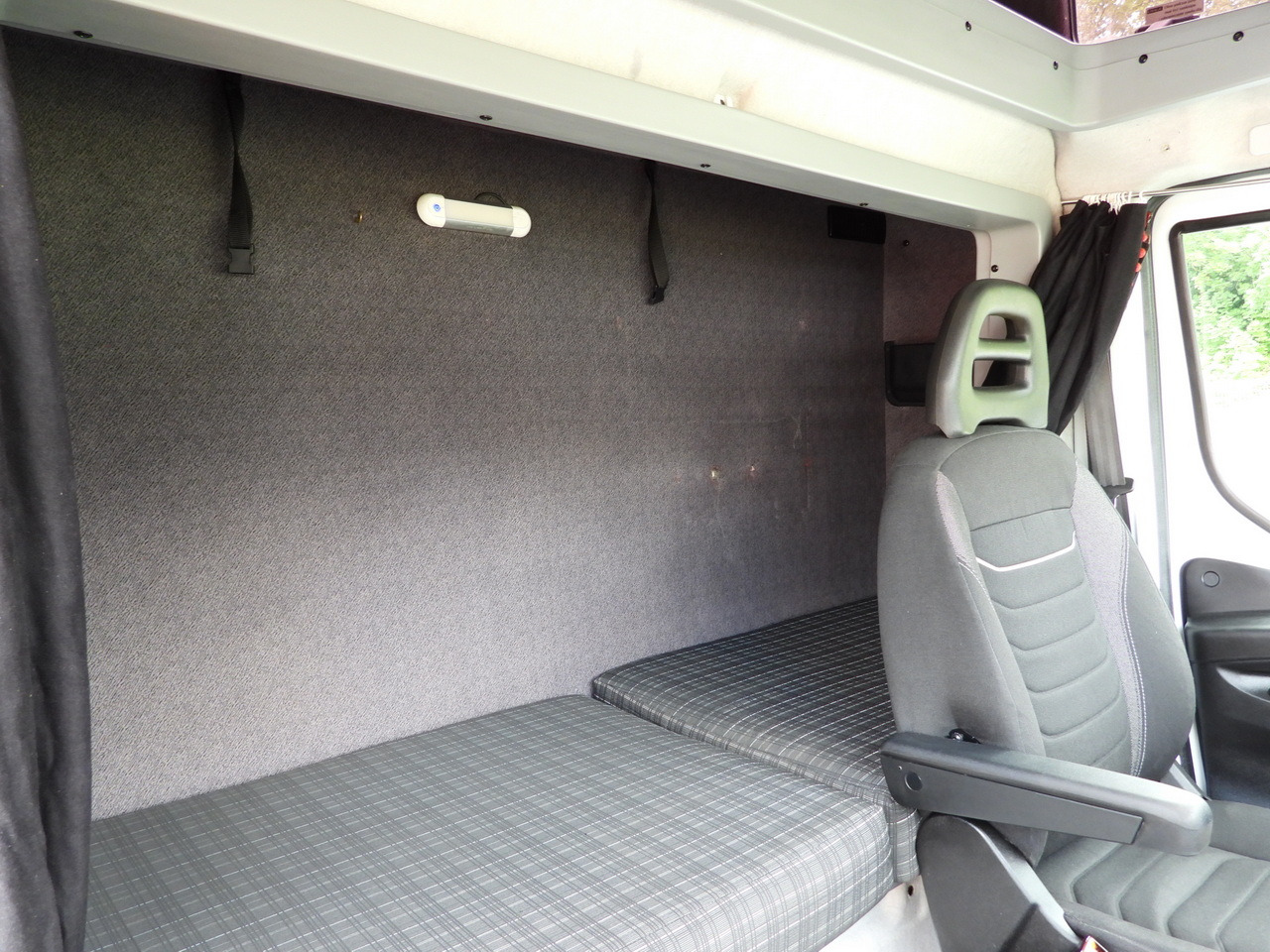 Curtain side van IVECO DAILY 35S18 TARPAULIN LIFT 10 PALLETS WEBASTO CRUISE CONTROL PNEUMATICS AIR CONDITIONING  180HP: picture 46
