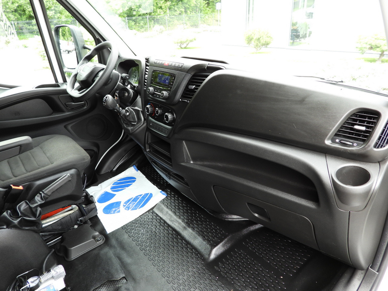 Curtain side van IVECO DAILY 35S18 TARPAULIN LIFT 10 PALLETS WEBASTO CRUISE CONTROL PNEUMATICS AIR CONDITIONING  180HP: picture 45