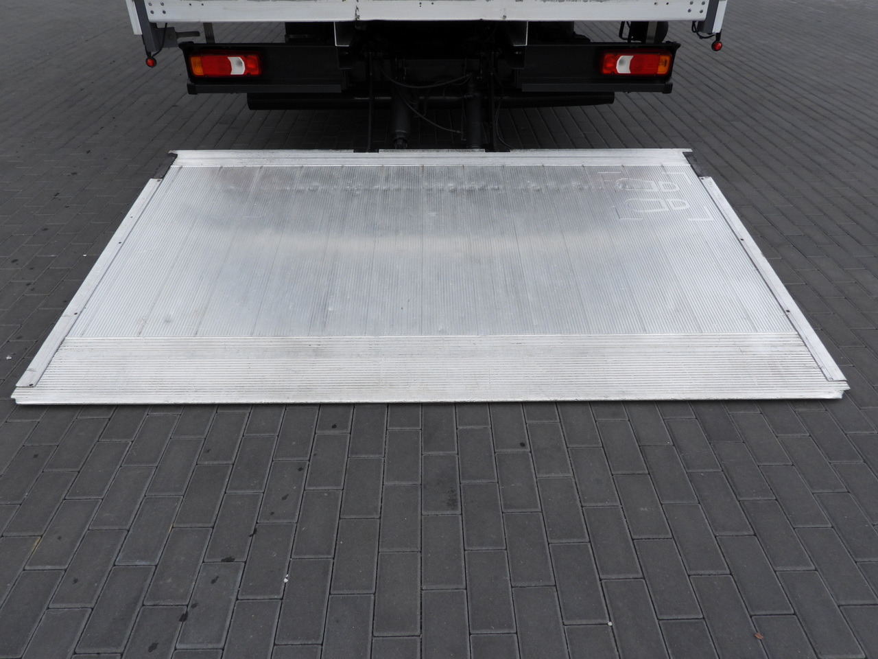 Curtain side van IVECO DAILY 35S18 TARPAULIN LIFT 10 PALLETS WEBASTO CRUISE CONTROL PNEUMATICS AIR CONDITIONING  180HP: picture 24