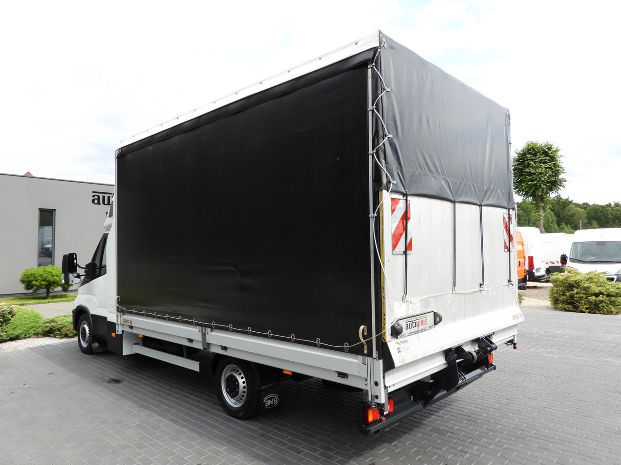 Curtain side van IVECO DAILY 35S18 TARPAULIN LIFT 10 PALLETS WEBASTO CRUISE CONTROL PNEUMATICS AIR CONDITIONING  180HP: picture 9