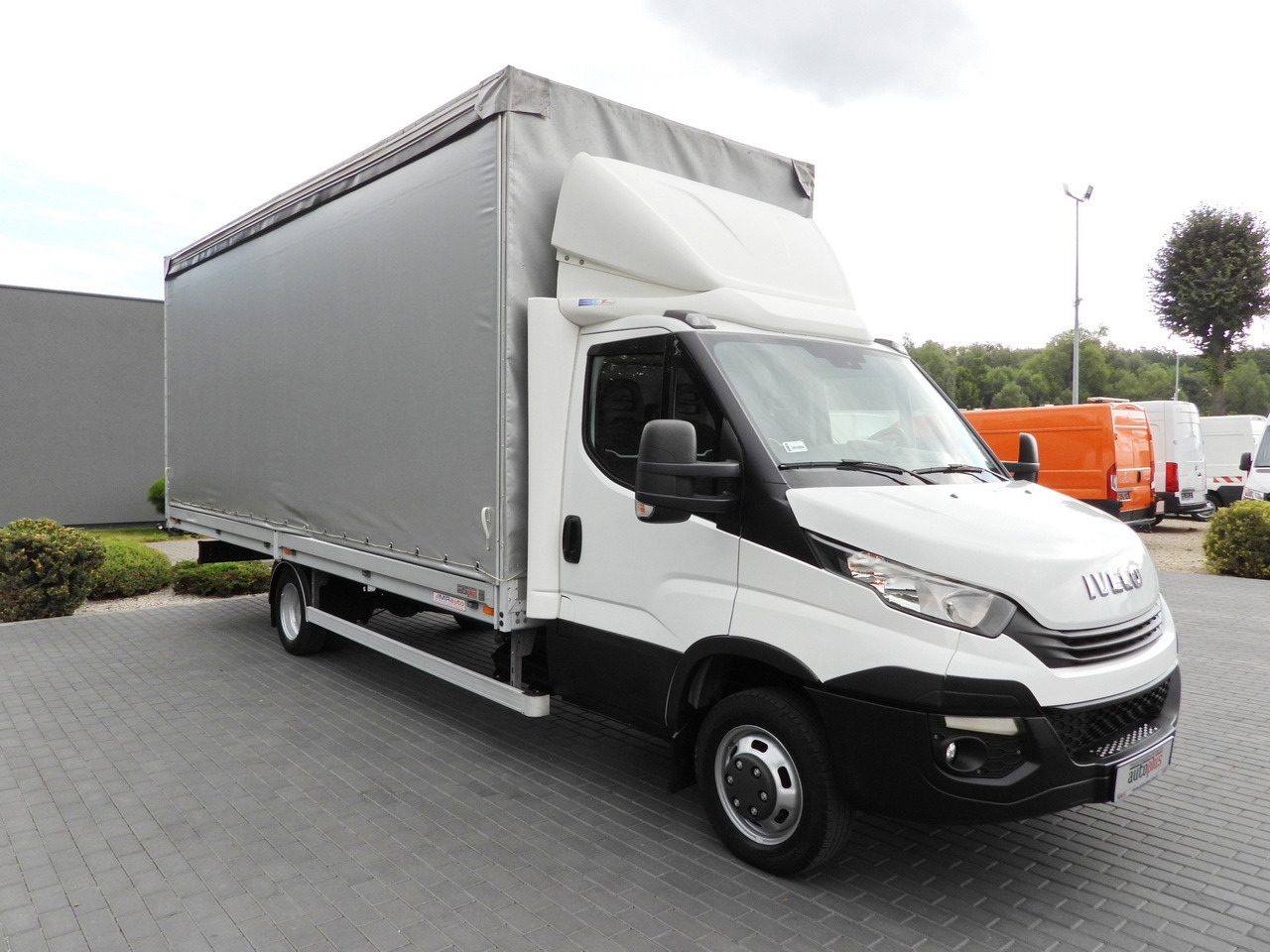 IVECO DAILY 50C15 TARPAULIN 12 PALLETS CRUISE CONTROL TWIN WHEELS AIR CONDITIONING 150HP - Curtain side van: picture 4 IVECO DAILY 50C15 TARPAULIN 12 PALLETS CRUISE CONTROL TWIN WHEELS AIR CONDITIONING 150HP - Curtain side van: picture 4