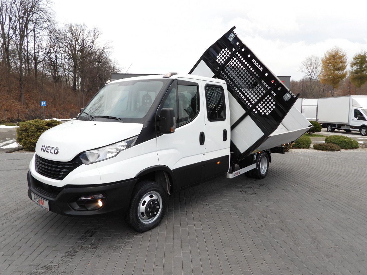 Tipper van IVECO DAILY 50C16 THREE-WAY TIPPER DOUBLE CABIN DOKA 6 SEATS CRUISE CONTROL PNEUMATICS TWIN WHEELS AIR CONDITIONING 160HP: picture 19 Tipper van IVECO DAILY 50C16 THREE-WAY TIPPER DOUBLE CABIN DOKA 6 SEATS CRUISE CONTROL PNEUMATICS TWIN WHEELS AIR CONDITIONING 160HP: picture 19