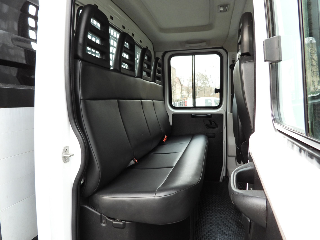 Tipper van IVECO DAILY 50C16 THREE-WAY TIPPER DOUBLE CABIN DOKA 6 SEATS CRUISE CONTROL PNEUMATICS TWIN WHEELS AIR CONDITIONING 160HP: picture 41 Tipper van IVECO DAILY 50C16 THREE-WAY TIPPER DOUBLE CABIN DOKA 6 SEATS CRUISE CONTROL PNEUMATICS TWIN WHEELS AIR CONDITIONING 160HP: picture 41