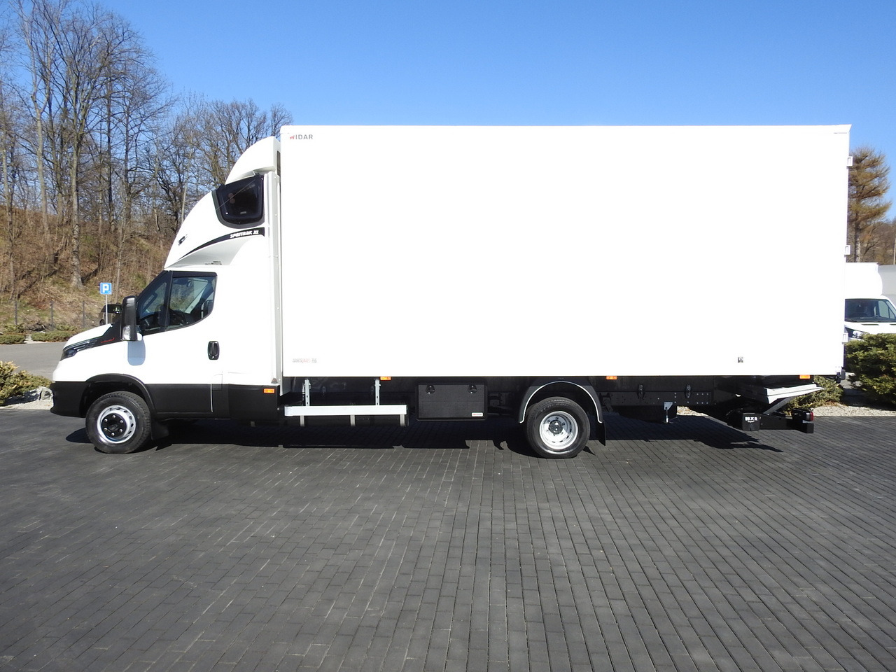 Box van IVECO DAILY 70C18 BOX LIFT 14 PALLETS WEBASTO CRUISE CONTROL NAVIGATION LED LIGHTS TWIN WHEELS AIR CONDITIONING  180HP: picture 8