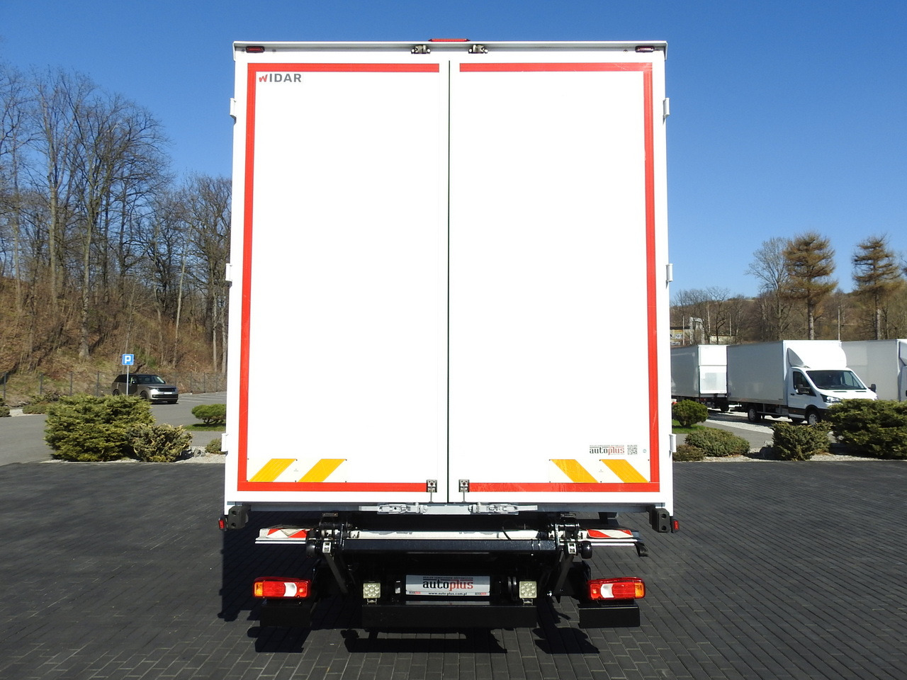 Box van IVECO DAILY 70C18 BOX LIFT 14 PALLETS WEBASTO CRUISE CONTROL NAVIGATION LED LIGHTS TWIN WHEELS AIR CONDITIONING  180HP: picture 10