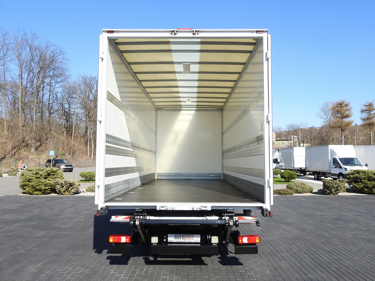 Box van IVECO DAILY 70C18 BOX LIFT 14 PALLETS WEBASTO CRUISE CONTROL NAVIGATION LED LIGHTS TWIN WHEELS AIR CONDITIONING  180HP: picture 11