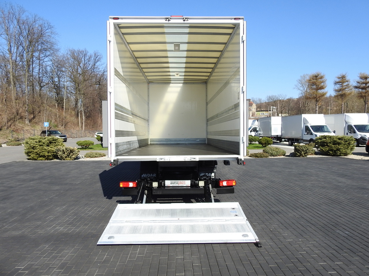 Interior photo 1: Box van IVECO DAILY 70C18 BOX LIFT 14 PALLETS WEBASTO CRUISE CONTROL NAVIGATION LED LIGHTS TWIN WHEELS AIR CONDITIONING  180HP