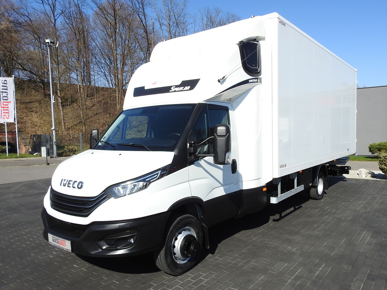 Box van IVECO DAILY 70C18 BOX LIFT 14 PALLETS WEBASTO CRUISE CONTROL NAVIGATION LED LIGHTS TWIN WHEELS AIR CONDITIONING  180HP: picture 6