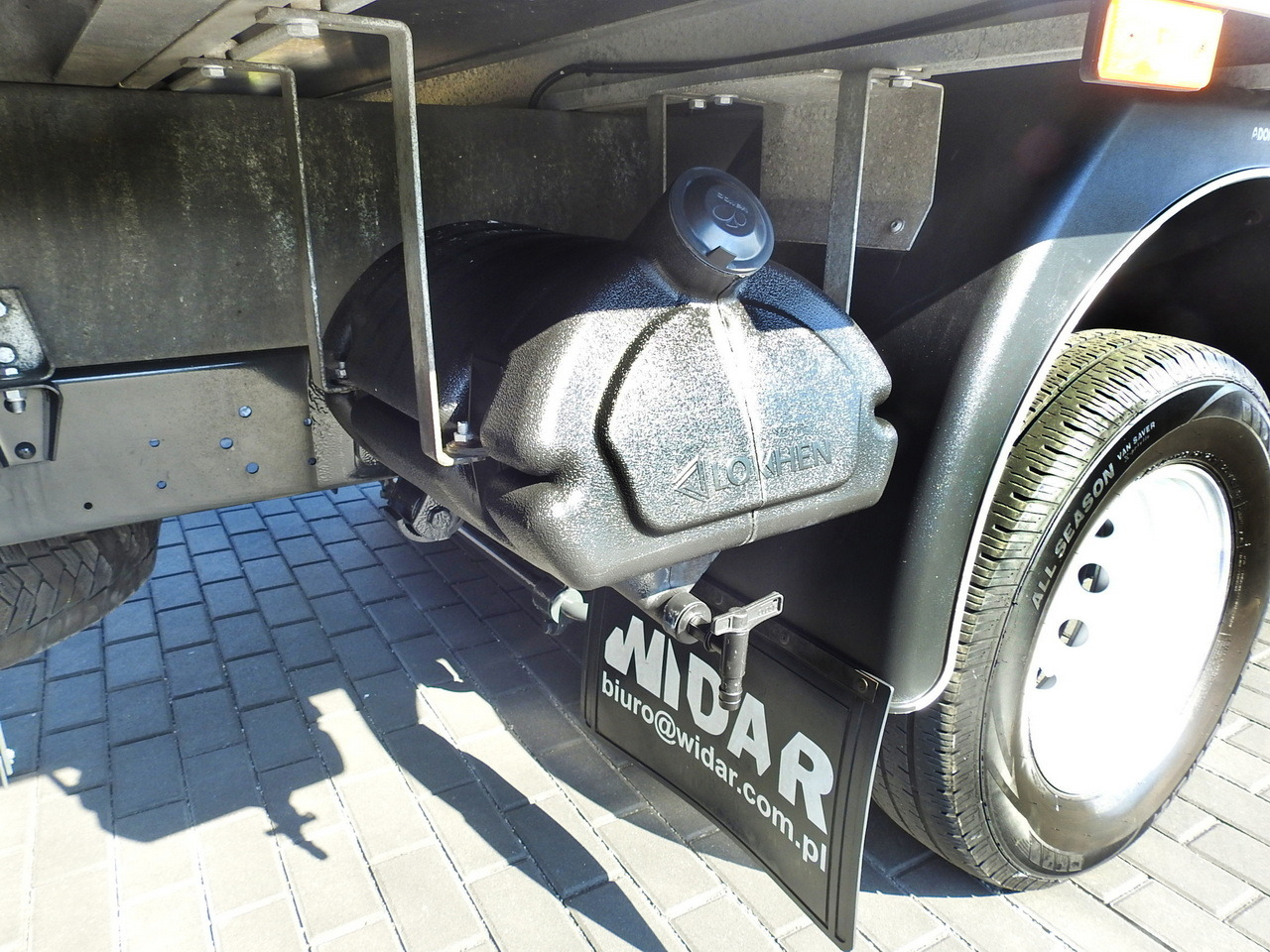Box van IVECO DAILY 70C18 BOX LIFT 14 PALLETS WEBASTO CRUISE CONTROL NAVIGATION LED LIGHTS TWIN WHEELS AIR CONDITIONING  180HP: picture 26