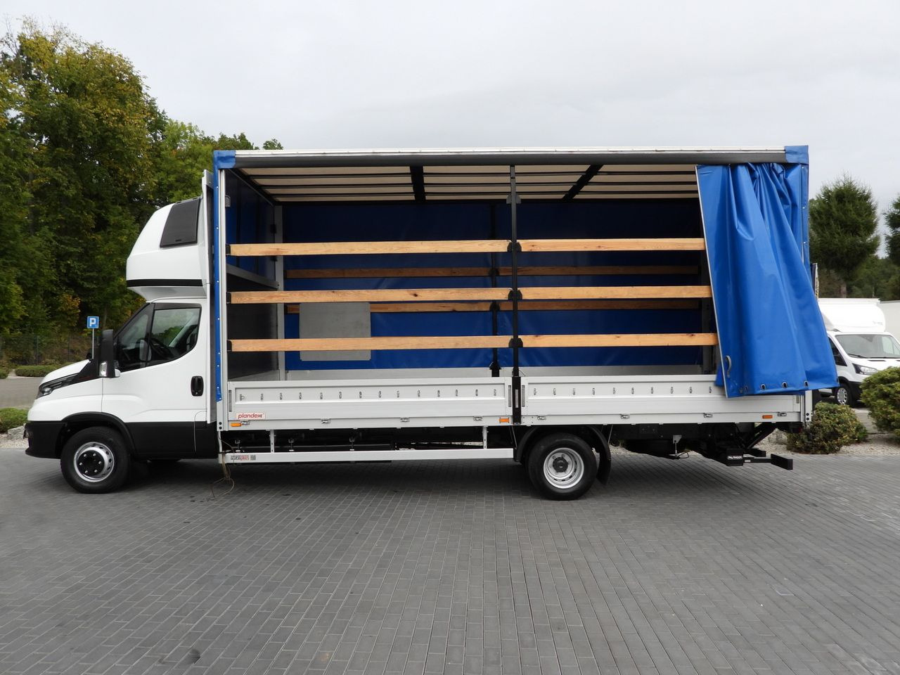 Curtainsider truck IVECO DAILY 72C18 TARPAULIN LIFT 14 PALLETS WEBASTO CRUISE CONTROL LED LIGHTS TWIN WHEELS AIR CONDITIONING  180HP: picture 8