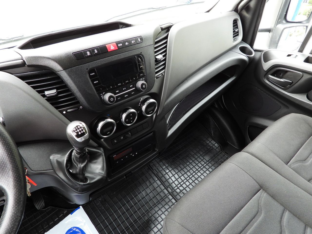 Curtainsider truck IVECO DAILY 72C18 TARPAULIN LIFT 14 PALLETS WEBASTO CRUISE CONTROL LED LIGHTS TWIN WHEELS AIR CONDITIONING  180HP: picture 40