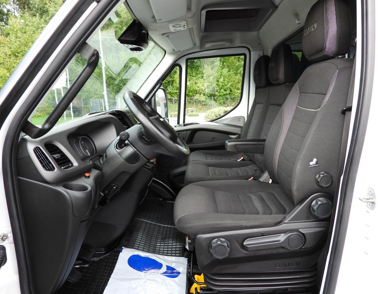 Curtainsider truck IVECO DAILY 72C18 TARPAULIN LIFT 14 PALLETS WEBASTO CRUISE CONTROL LED LIGHTS TWIN WHEELS AIR CONDITIONING  180HP: picture 33