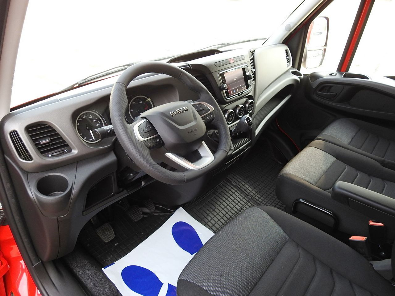 IVECO DAILY NEW TARPAULIN 10 PALLETS WEBASTO CRUISE CONTROL NAVIGATION AIR CONDITIONING LED LIGHTS 180HP - Curtain side van: picture 2 IVECO DAILY NEW TARPAULIN 10 PALLETS WEBASTO CRUISE CONTROL NAVIGATION AIR CONDITIONING LED LIGHTS 180HP - Curtain side van: picture 2