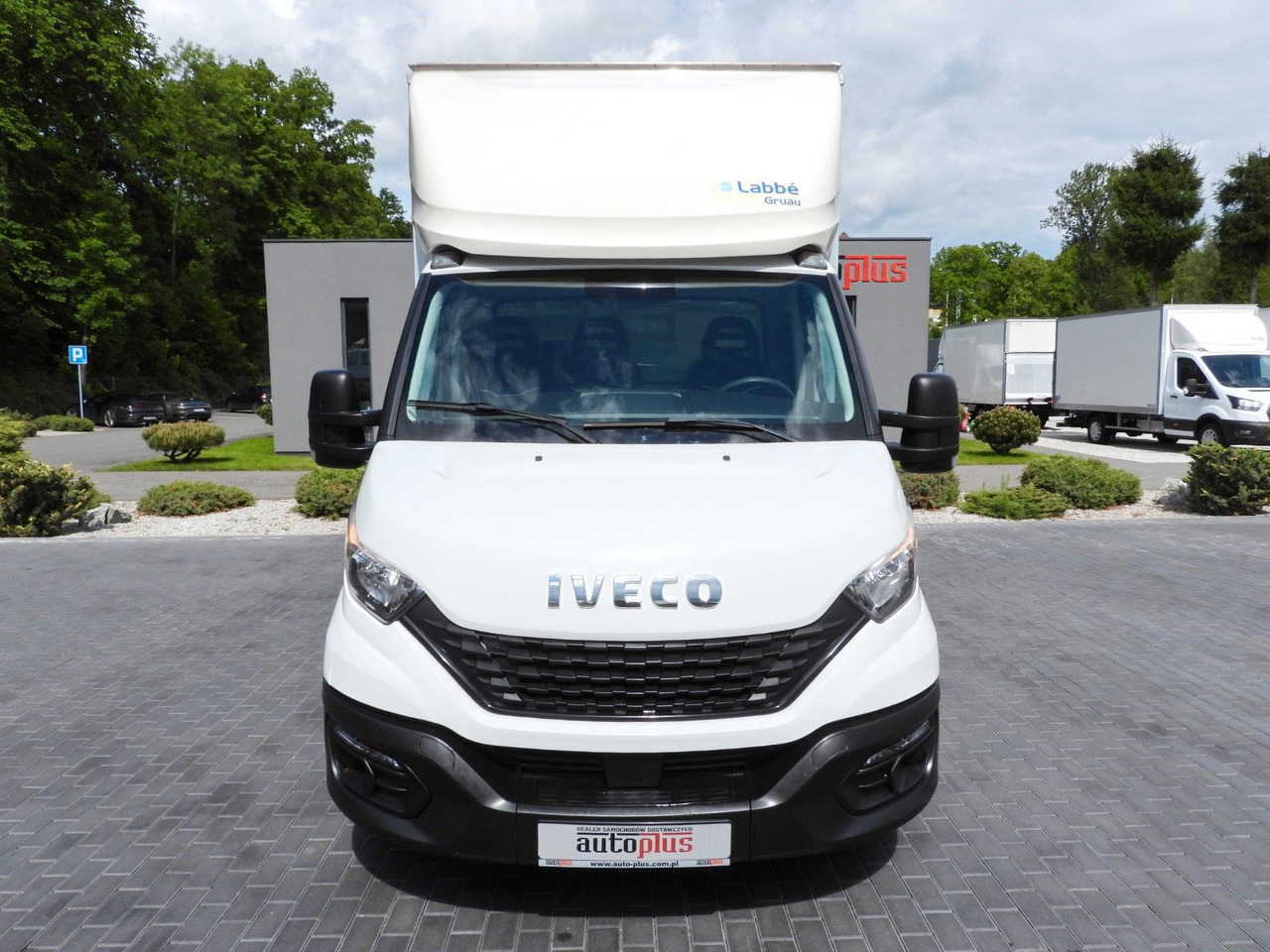 Iveco DAILY 35C16 KOFFER AUFZUG 8 PALETTEN TEMPOMAT Iveco DAILY 35C16 KOFFER AUFZUG 8 PALETTEN TEMPOMAT - Box van: picture 5 Iveco DAILY 35C16 KOFFER AUFZUG 8 PALETTEN TEMPOMAT Iveco DAILY 35C16 KOFFER AUFZUG 8 PALETTEN TEMPOMAT - Box van: picture 5