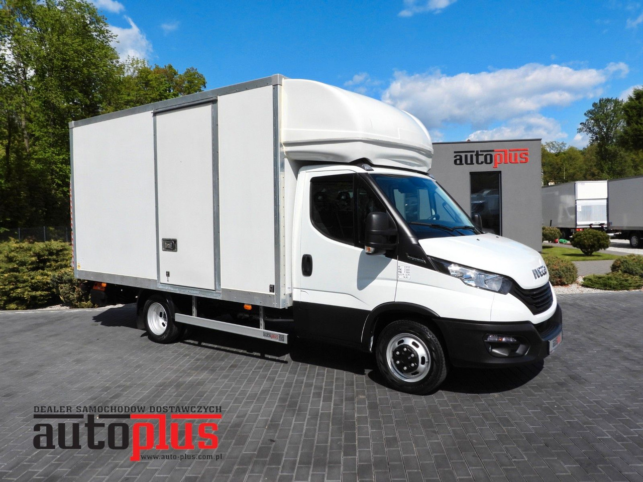 Iveco DAILY 35C16 KOFFER AUFZUG 8 PALETTEN TEMPOMAT - Box van: picture 1 Iveco DAILY 35C16 KOFFER AUFZUG 8 PALETTEN TEMPOMAT - Box van: picture 1