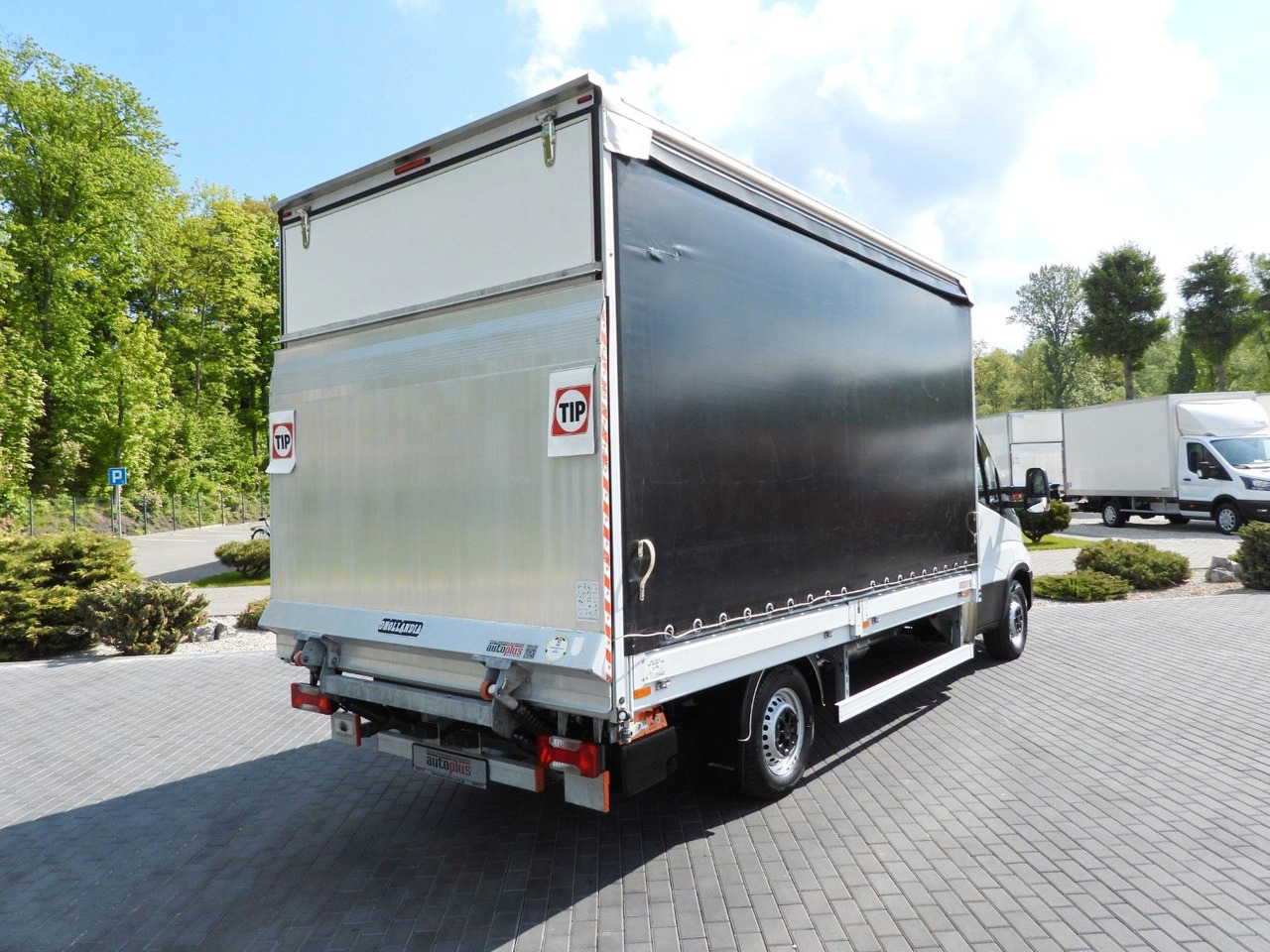 Iveco DAILY 35S18 PRITSCHE PLANE AUFZUG 8 PALETTEN - Curtain side van: picture 3 Iveco DAILY 35S18 PRITSCHE PLANE AUFZUG 8 PALETTEN - Curtain side van: picture 3