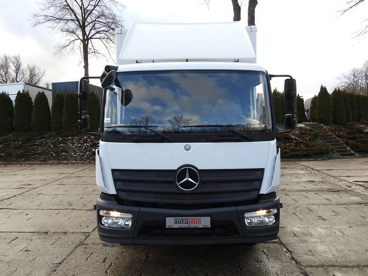MERCEDES ATEGO 12.24 BOX LIFT 18 PALLETS CRUISE CONTROL AUTOMATIC TRANSMISSION TWIN WHEELS AIR CONDITIONING 240HP - Box truck: picture 5 MERCEDES ATEGO 12.24 BOX LIFT 18 PALLETS CRUISE CONTROL AUTOMATIC TRANSMISSION TWIN WHEELS AIR CONDITIONING 240HP - Box truck: picture 5