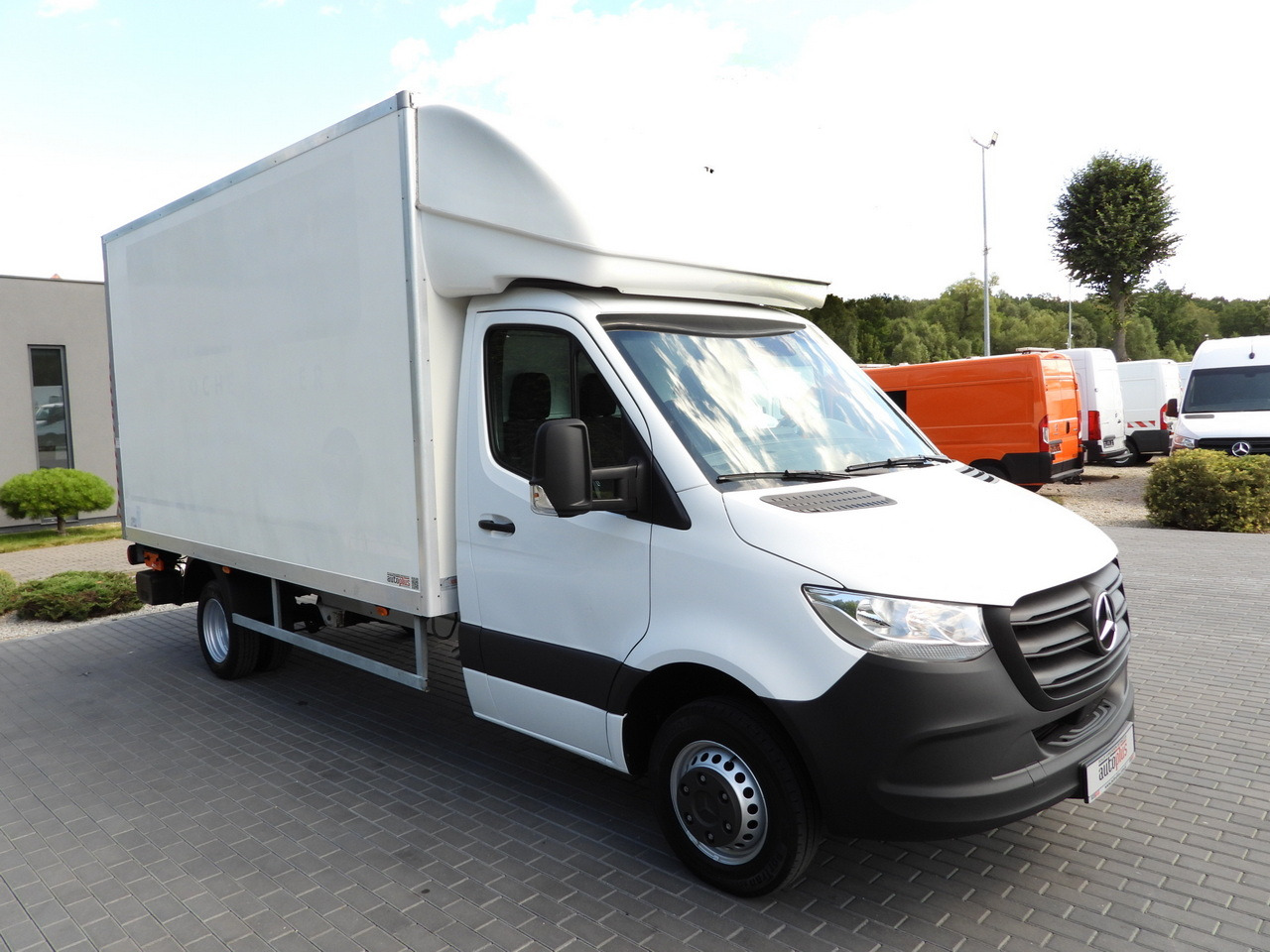 MERCEDES SPRINTER 514 BOX LIFT 8 PALLETS CRUISE CONTROL TWIN WHEELS AIR CONDITIONING 140HP - Refrigerated van: picture 4 MERCEDES SPRINTER 514 BOX LIFT 8 PALLETS CRUISE CONTROL TWIN WHEELS AIR CONDITIONING 140HP - Refrigerated van: picture 4
