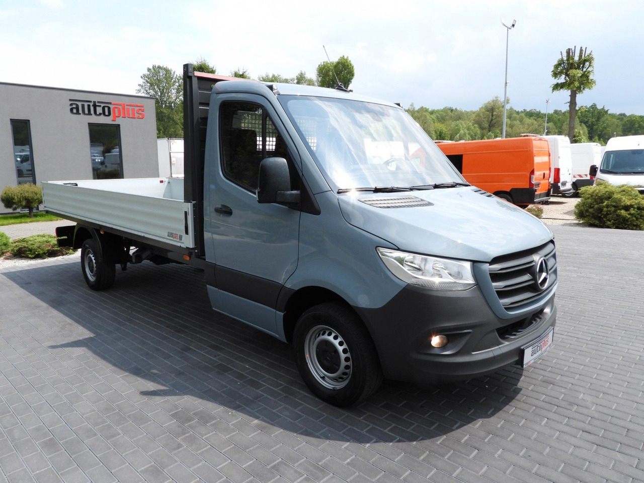 Mercedes-Benz SPRINTER 315 PRITSCHE 8 PALETTEN TEMPOMAT - Flatbed van: picture 4 Mercedes-Benz SPRINTER 315 PRITSCHE 8 PALETTEN TEMPOMAT - Flatbed van: picture 4