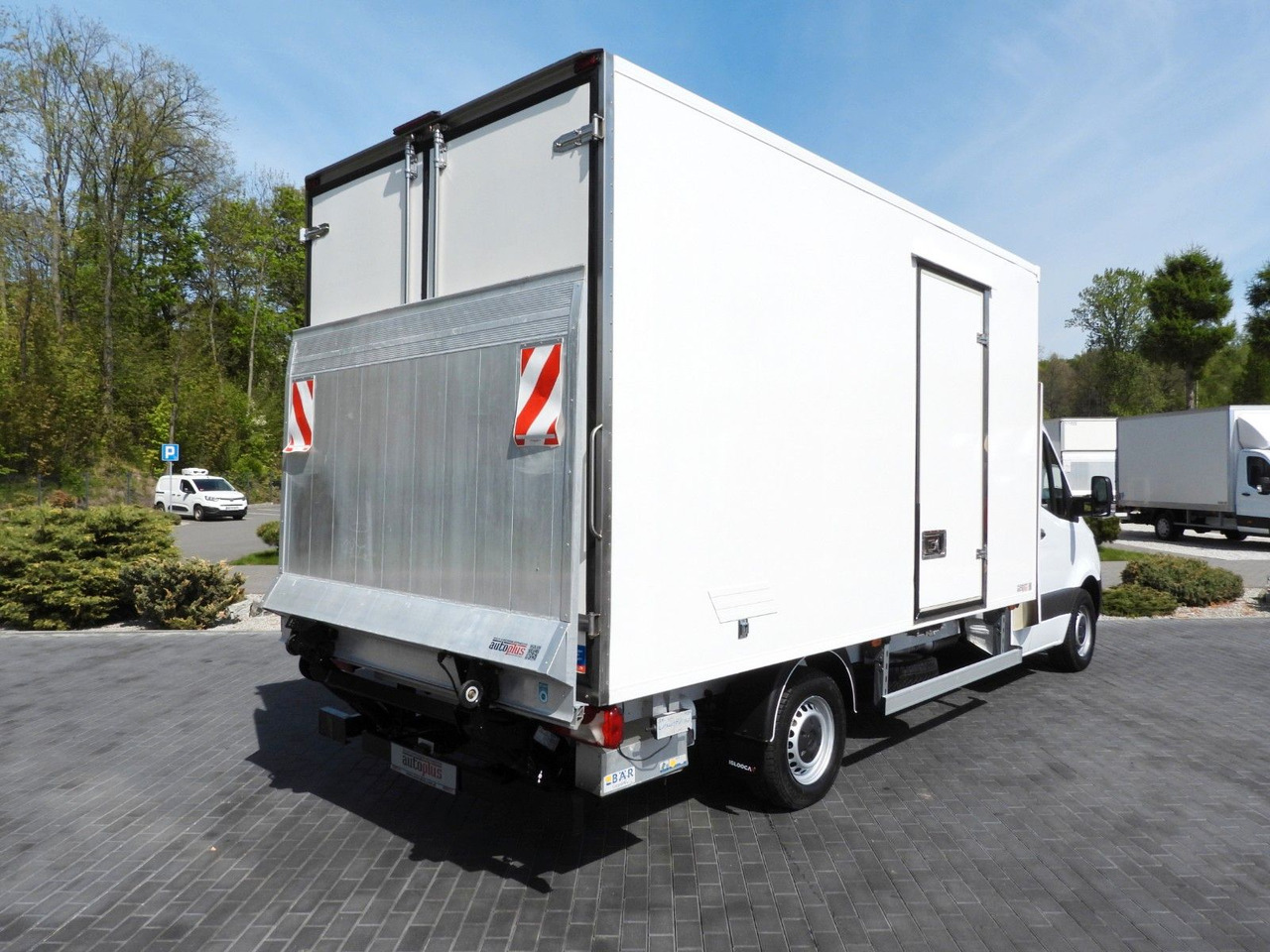 Mercedes-Benz SPRINTER 316 KÜHLKOFFER 0*C AUFZUG 8 PALETTEN - Refrigerated van: picture 3 Mercedes-Benz SPRINTER 316 KÜHLKOFFER 0*C AUFZUG 8 PALETTEN - Refrigerated van: picture 3