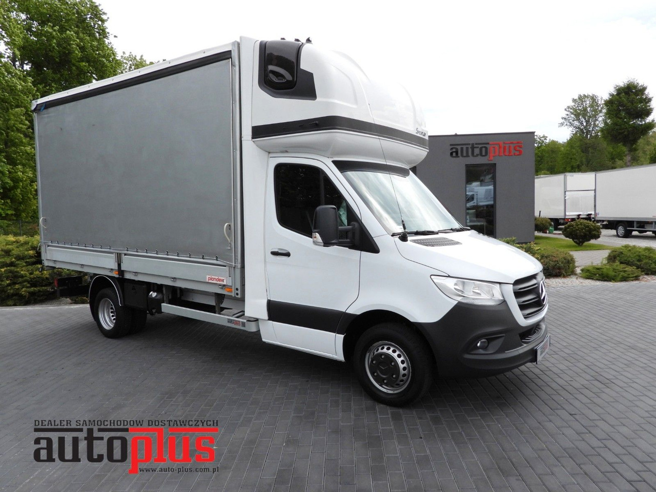 Mercedes-Benz SPRINTER 519 PRITSCHE PLANE 8 PALETTEN WEBASTO - Curtain side van: picture 1 Mercedes-Benz SPRINTER 519 PRITSCHE PLANE 8 PALETTEN WEBASTO - Curtain side van: picture 1