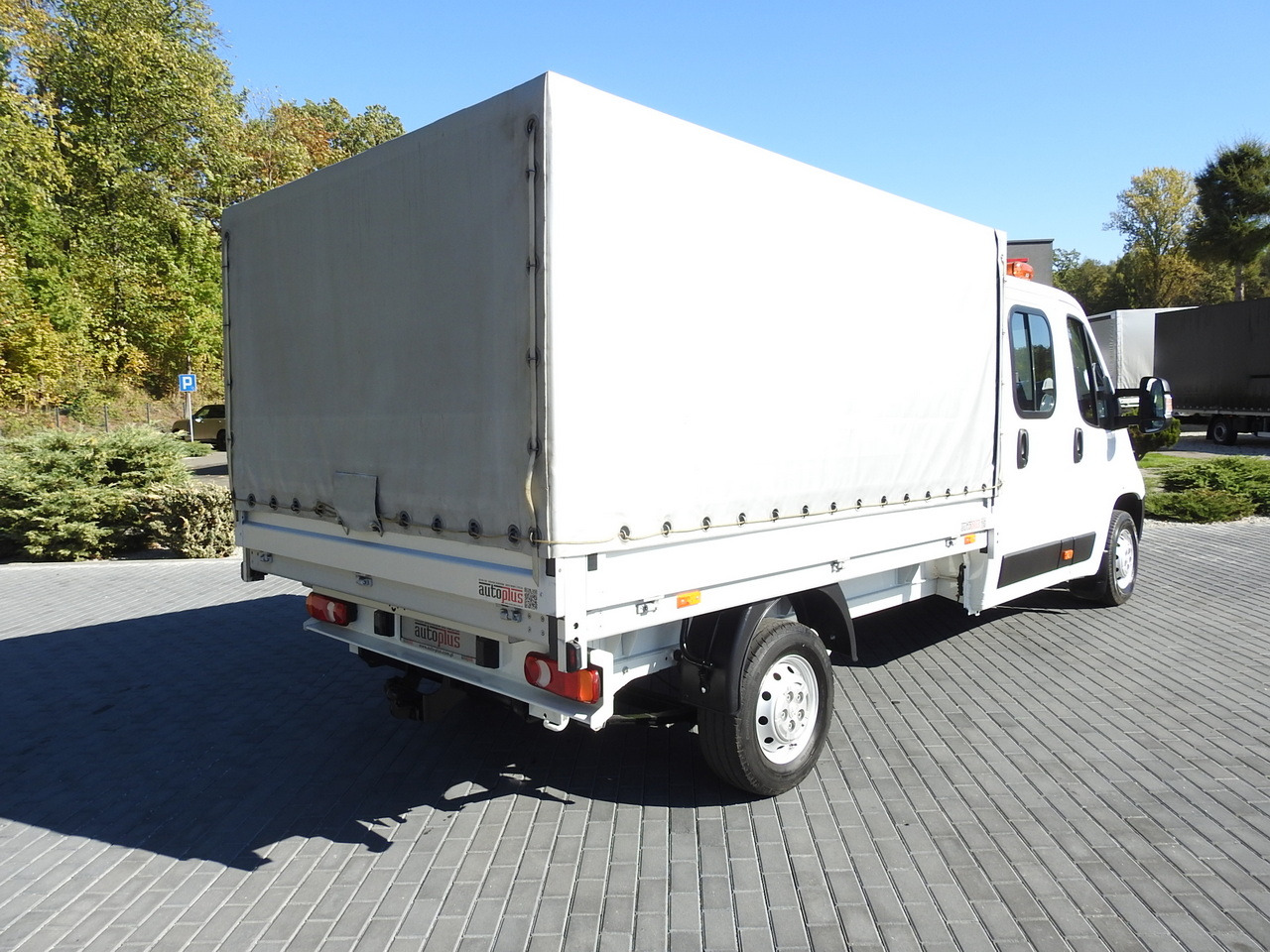 PEUGEOT BOXER STAKE BODY DOUBLE CABIN DOKA 7 SEATS AIR CONDITIONING 140HP - Flatbed van: picture 3 PEUGEOT BOXER STAKE BODY DOUBLE CABIN DOKA 7 SEATS AIR CONDITIONING 140HP - Flatbed van: picture 3