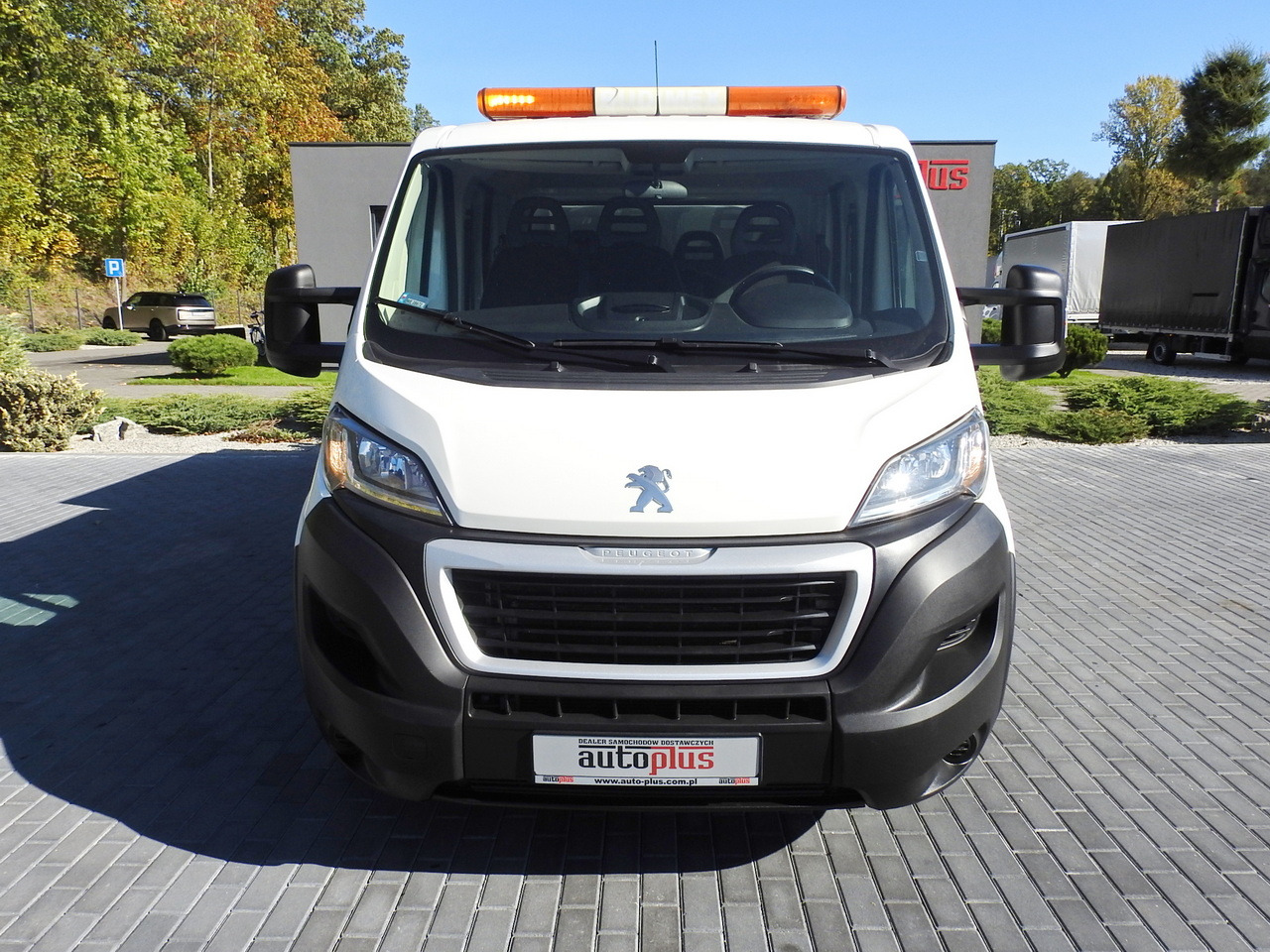 PEUGEOT BOXER STAKE BODY DOUBLE CABIN DOKA 7 SEATS AIR CONDITIONING 140HP - Flatbed van: picture 5 PEUGEOT BOXER STAKE BODY DOUBLE CABIN DOKA 7 SEATS AIR CONDITIONING 140HP - Flatbed van: picture 5