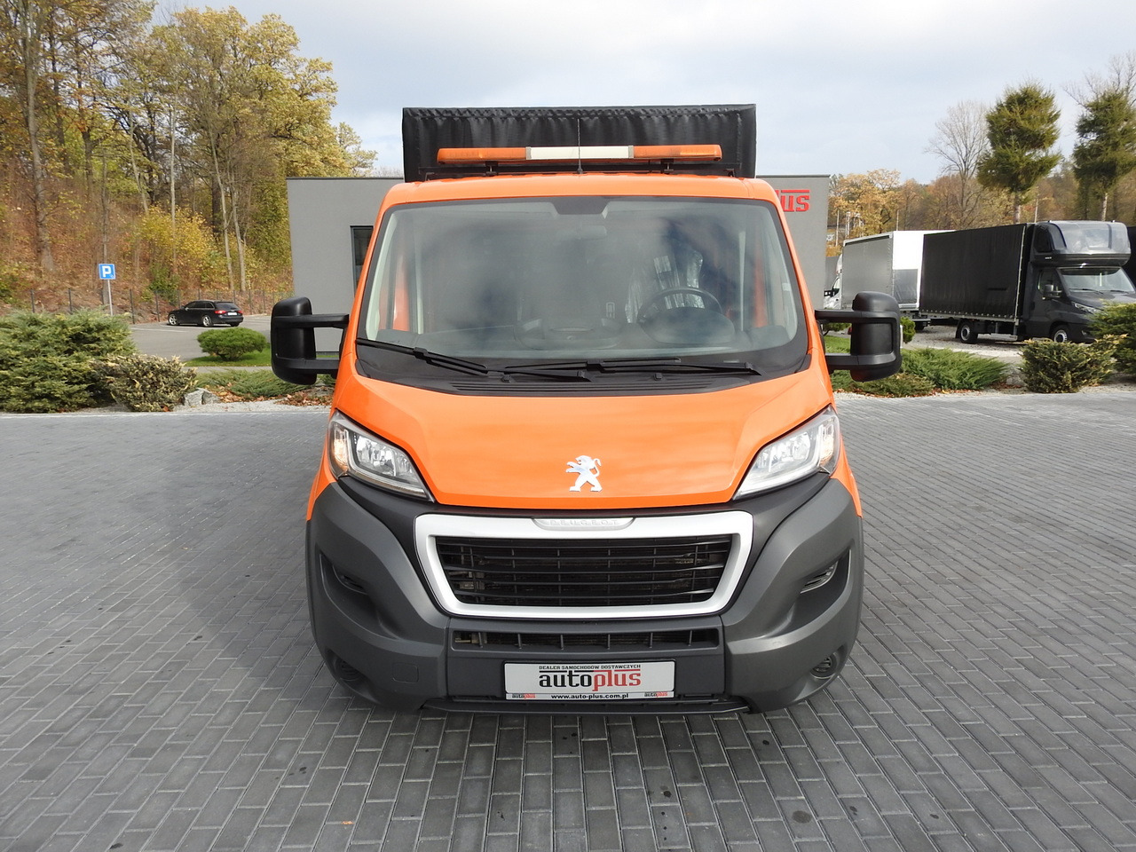 PEUGEOT BOXER STAKE BODY TARPAULIN DOUBLE CABIN DOKA 7 SEATS AIR CONDITIONING PNEUMATICS 140HP - Flatbed van: picture 5 PEUGEOT BOXER STAKE BODY TARPAULIN DOUBLE CABIN DOKA 7 SEATS AIR CONDITIONING PNEUMATICS 140HP - Flatbed van: picture 5